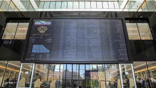 بورس همچنان صعودی؛ آیا رشد بازار در معاملات دوشنبه ادامه مییابد؟